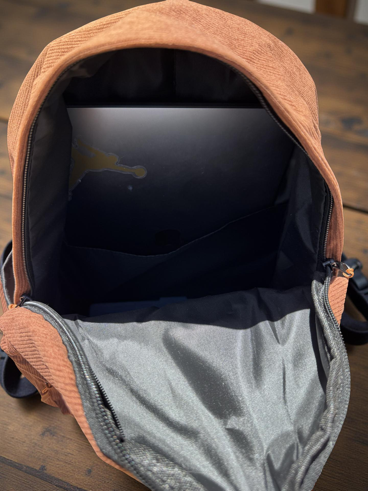 “Rusty” corduroy backpack